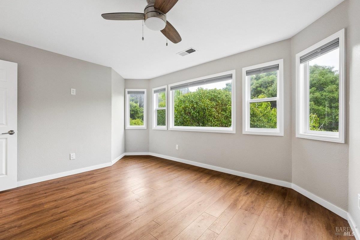 Detail Gallery Image 10 of 14 For 4 Courtney Ln, Mill Valley,  CA 94941 - 3 Beds | 2/1 Baths