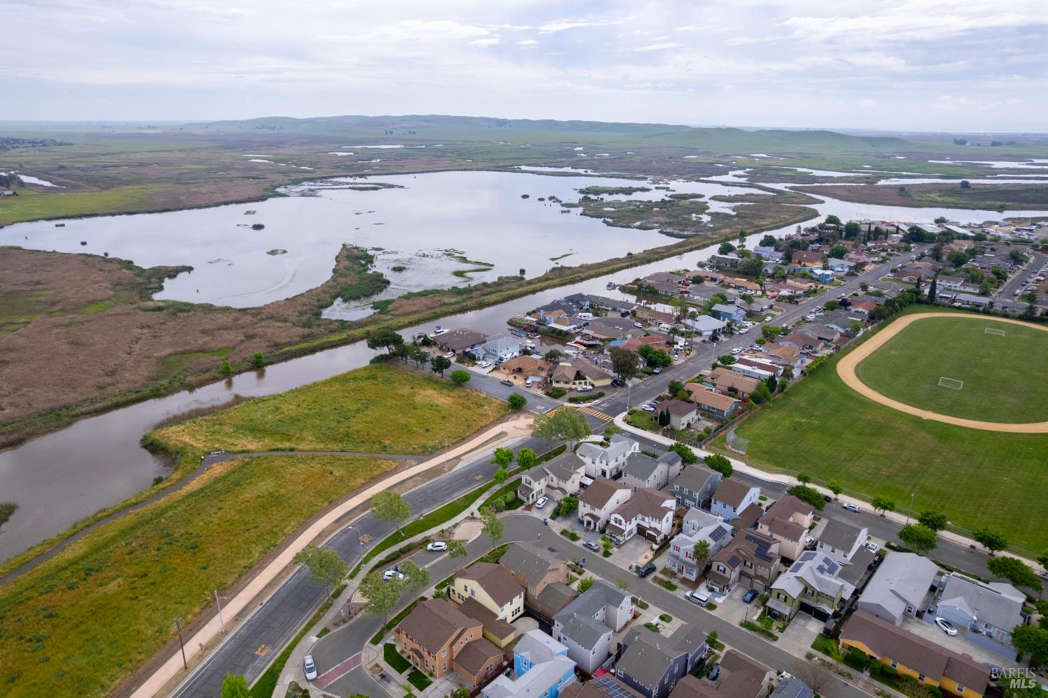 Detail Gallery Image 32 of 36 For 1018 Freedom Dr, Suisun City,  CA 94585 - 4 Beds | 2/1 Baths