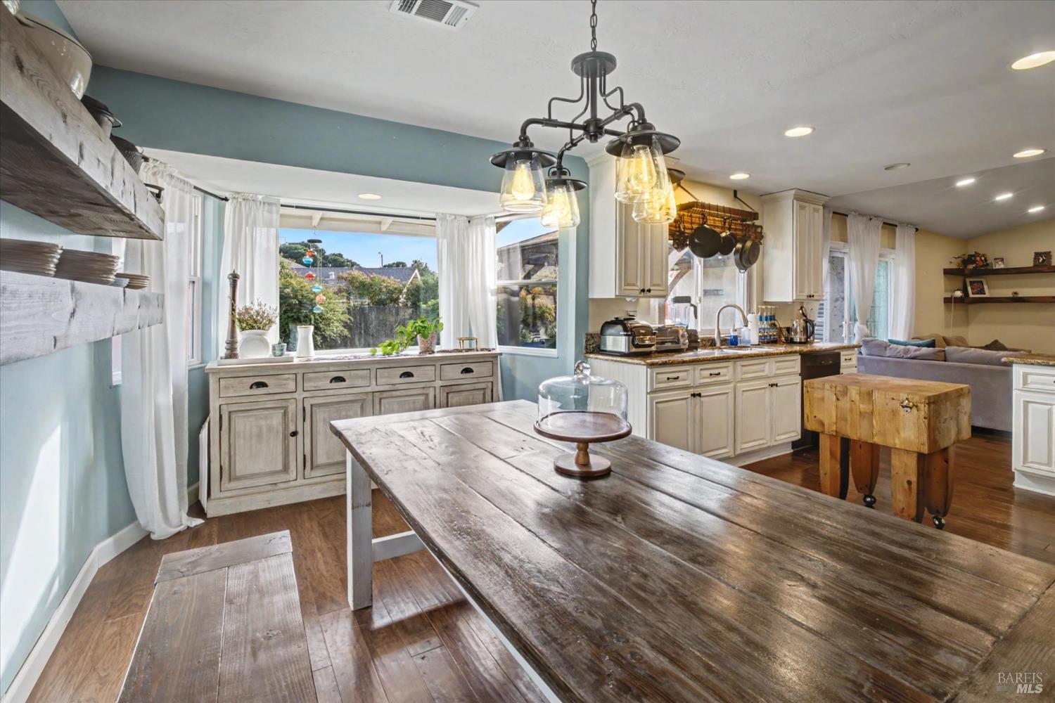 Detail Gallery Image 13 of 68 For 456 Marbella Ln, Vacaville,  CA 95688 - 4 Beds | 2 Baths