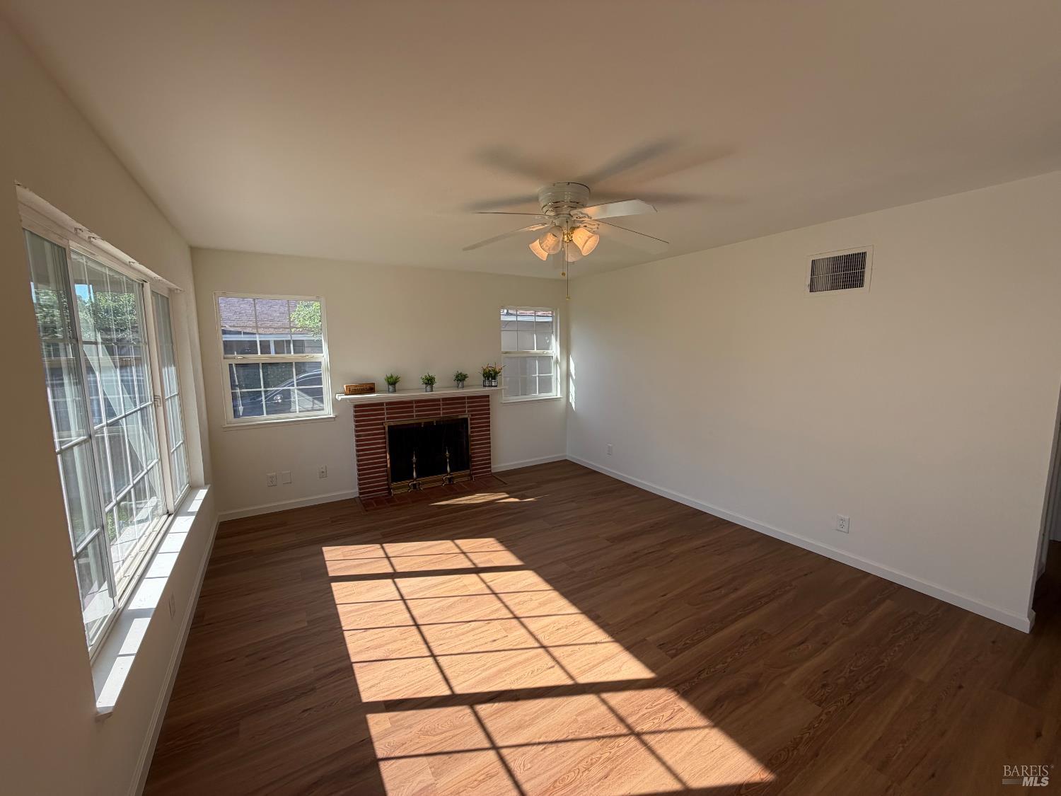 Detail Gallery Image 6 of 53 For 138 Gardiner Way, Rio Vista,  CA 94571 - 5 Beds | 3 Baths