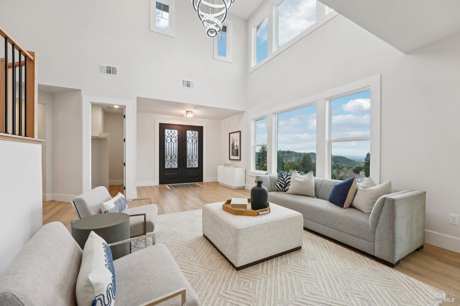 Detail Gallery Image 11 of 80 For 5663 Crystal Dr, Santa Rosa,  CA 95404 - 5 Beds | 3/1 Baths