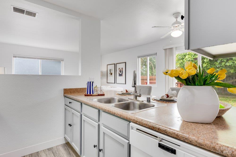 Detail Gallery Image 19 of 87 For 1900 Alice Dr, Vallejo,  CA 94589 - 3 Beds | 2 Baths