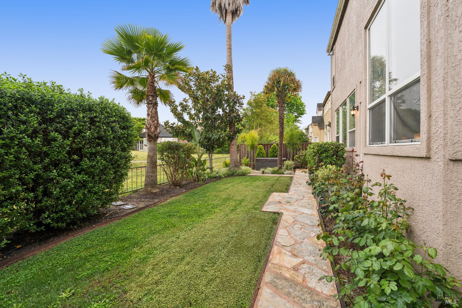 Detail Gallery Image 40 of 49 For 2147 Falcon Ridge Dr, Petaluma,  CA 94954 - 5 Beds | 2/1 Baths