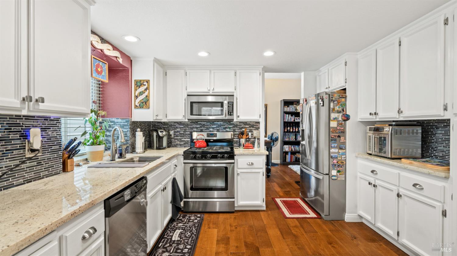 Detail Gallery Image 19 of 72 For 606 Sunnyvale Pl, Vacaville,  CA 95687 - 5 Beds | 2/1 Baths