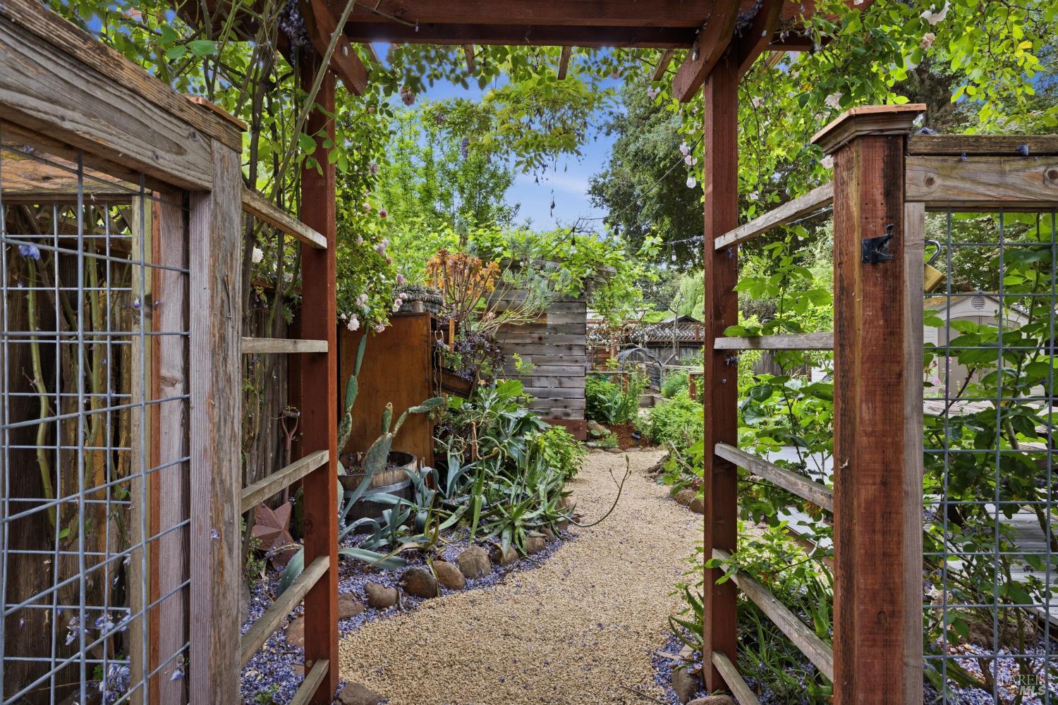 Detail Gallery Image 19 of 41 For 640 Charles St, Santa Rosa,  CA 95404 - 2 Beds | 1 Baths