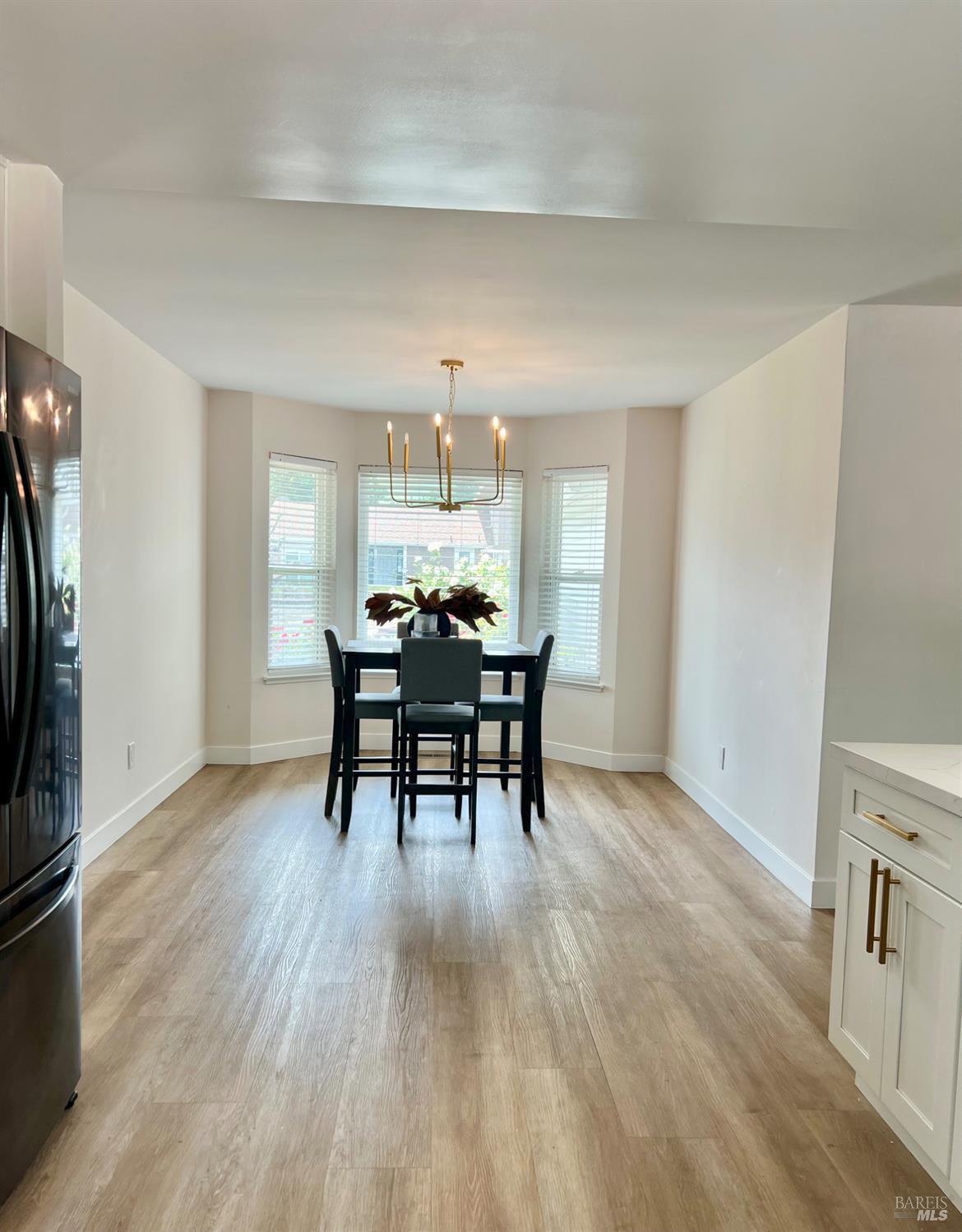 Detail Gallery Image 6 of 18 For 199 Regent Dr, Pittsburg,  CA 94565 - 3 Beds | 2 Baths