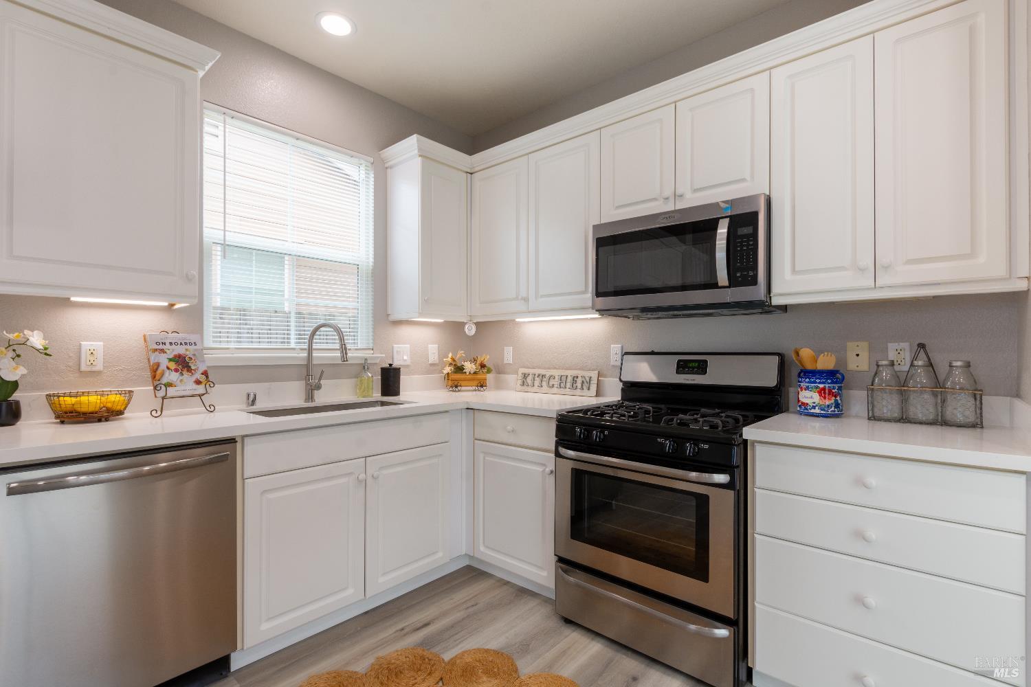 Detail Gallery Image 10 of 36 For 1018 Freedom Dr, Suisun City,  CA 94585 - 4 Beds | 2/1 Baths