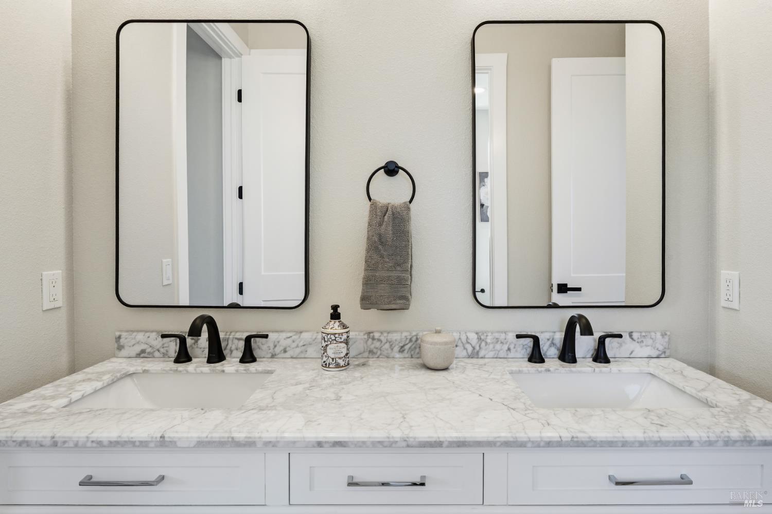 Detail Gallery Image 33 of 57 For 400 Tehuacan Rd, Ukiah,  CA 95482 - 4 Beds | 3 Baths