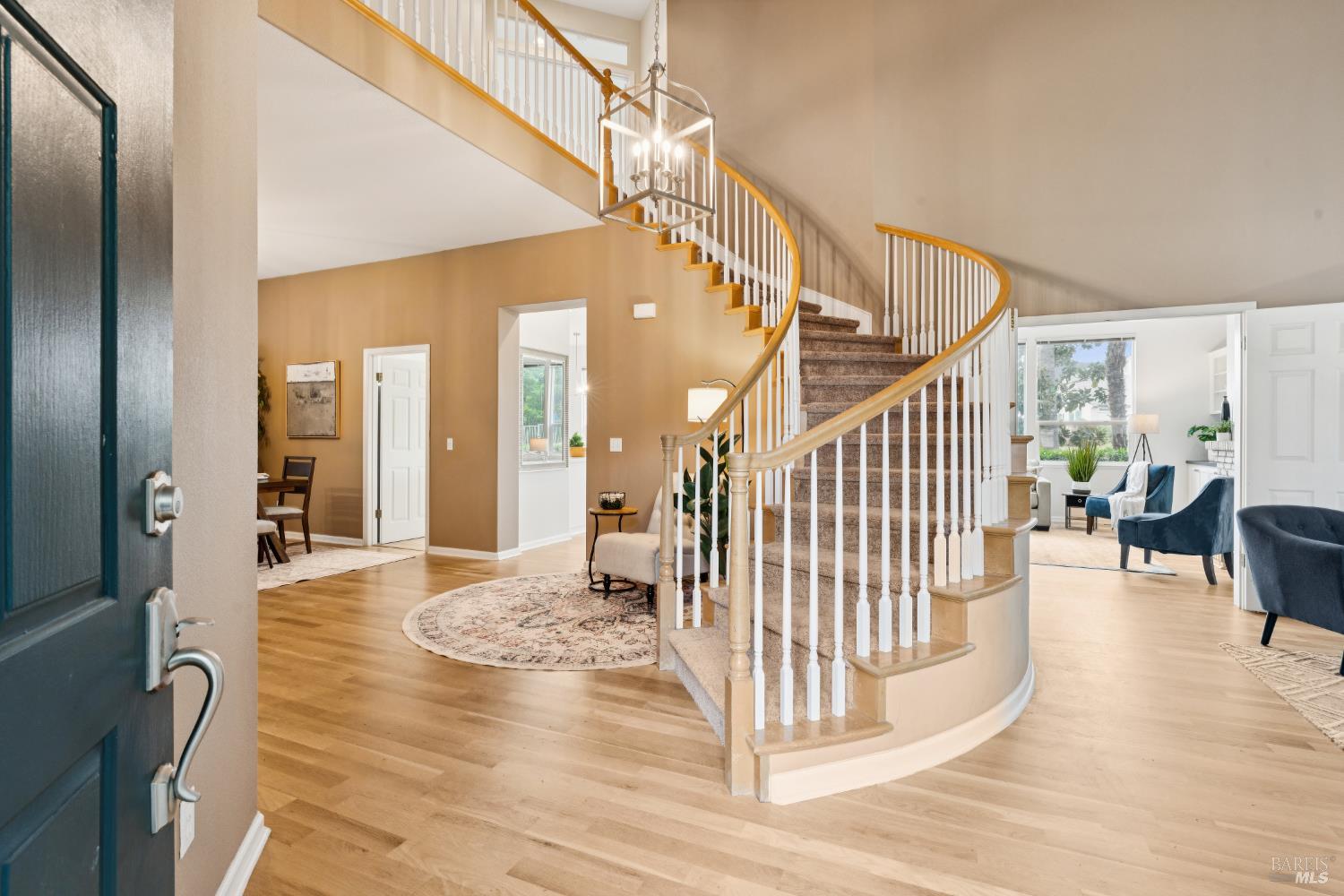 Detail Gallery Image 5 of 49 For 2147 Falcon Ridge Dr, Petaluma,  CA 94954 - 5 Beds | 2/1 Baths