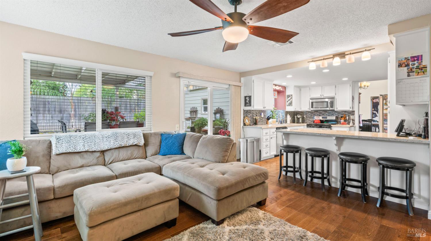 Detail Gallery Image 24 of 72 For 606 Sunnyvale Pl, Vacaville,  CA 95687 - 5 Beds | 2/1 Baths