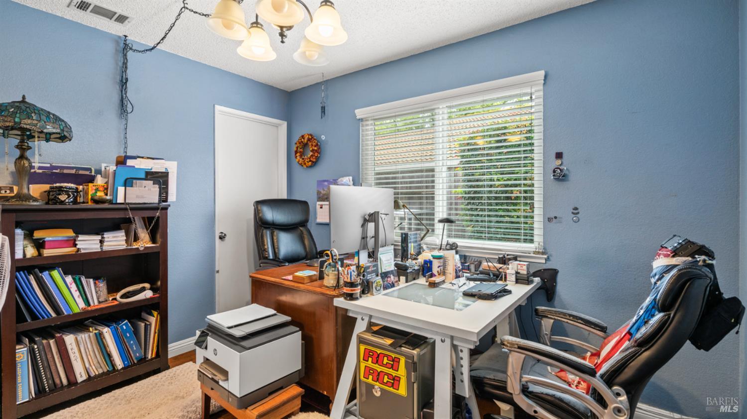 Detail Gallery Image 28 of 72 For 606 Sunnyvale Pl, Vacaville,  CA 95687 - 5 Beds | 2/1 Baths