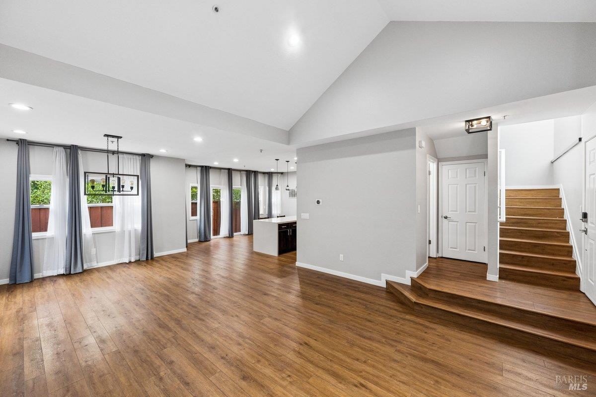 Detail Gallery Image 4 of 14 For 4 Courtney Ln, Mill Valley,  CA 94941 - 3 Beds | 2/1 Baths