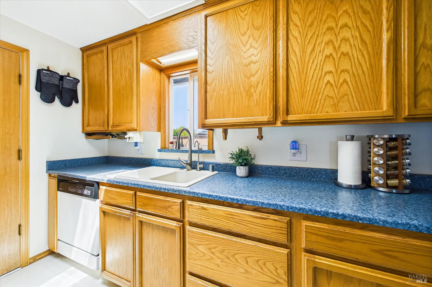 Detail Gallery Image 12 of 40 For 2393 Ohio St, Eureka,  CA 95501 - 3 Beds | 2 Baths