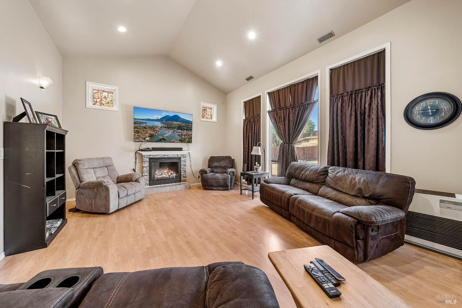 Detail Gallery Image 16 of 55 For 2920 Meadow Creek Rd, Clearlake Oaks,  CA 95423 - 3 Beds | 2 Baths