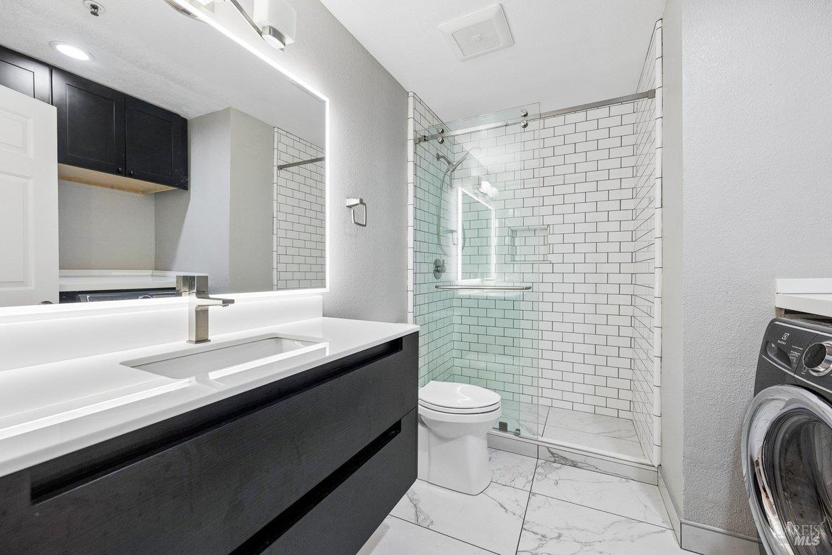 Detail Gallery Image 11 of 14 For 4 Courtney Ln, Mill Valley,  CA 94941 - 3 Beds | 2/1 Baths