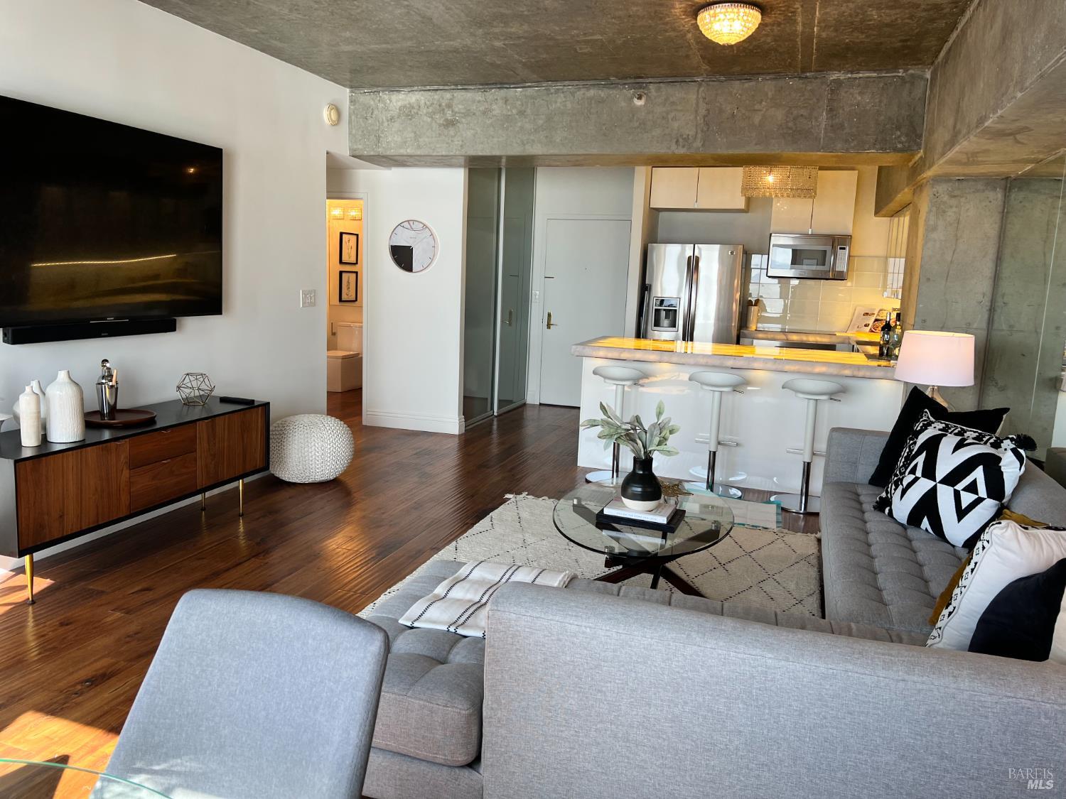 Detail Gallery Image 3 of 25 For 6363 Christie Ave #2513,  Emeryville,  CA 94608 - 1 Beds | 1 Baths