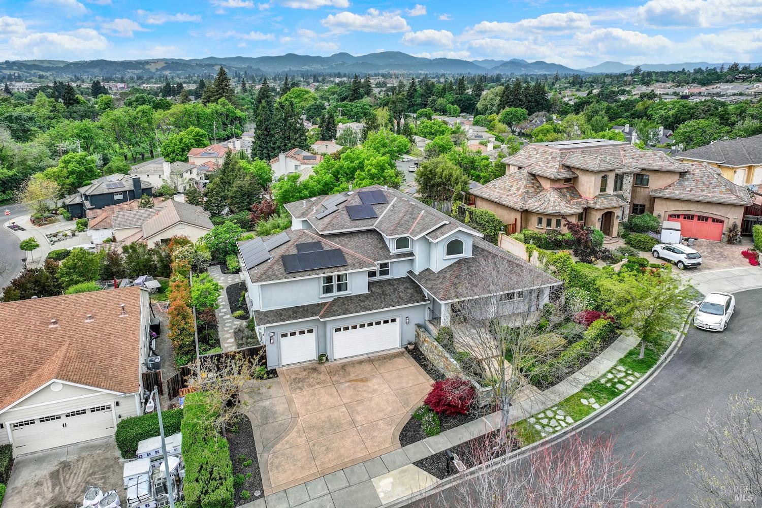 Detail Gallery Image 4 of 95 For 213 Cardwell Ct, Napa,  CA 94559 - 4 Beds | 3/1 Baths