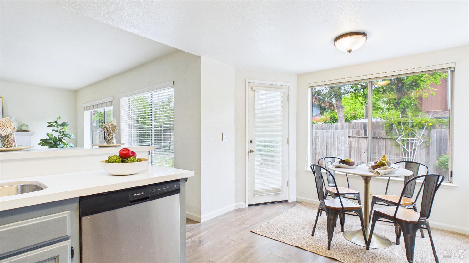 Detail Gallery Image 13 of 45 For 6424 Apollo Pl, Windsor,  CA 95492 - 4 Beds | 3 Baths