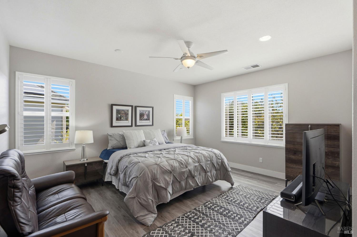 Detail Gallery Image 22 of 48 For 925 Pinot Noir Way, Windsor,  CA 95492 - 4 Beds | 3 Baths