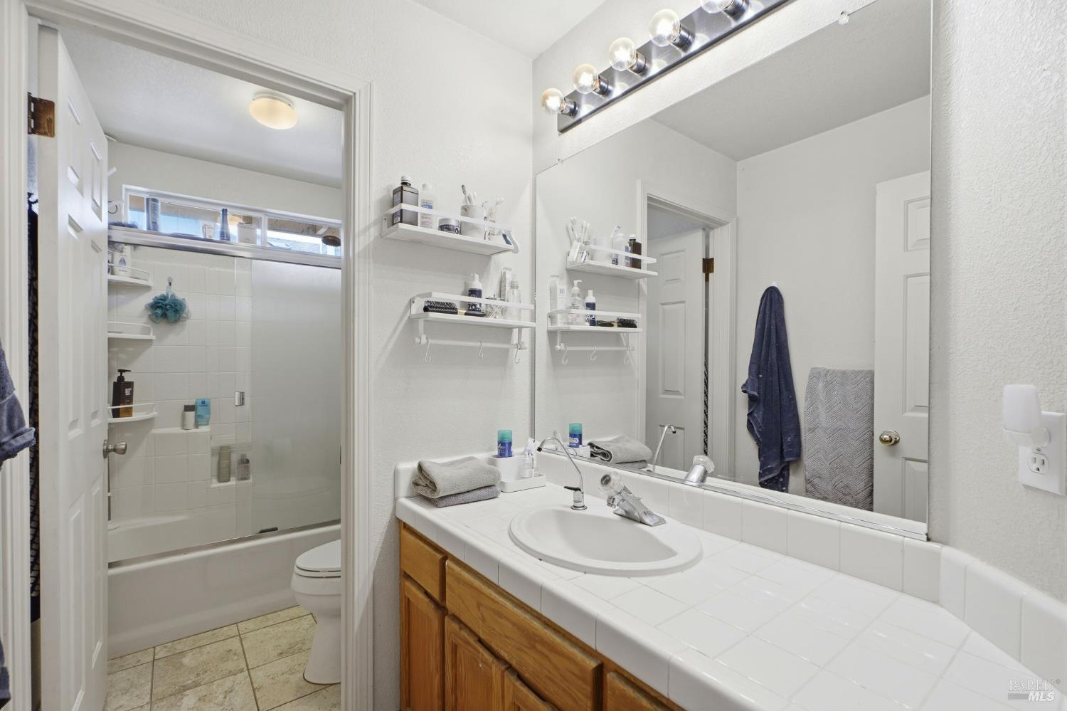 Detail Gallery Image 18 of 24 For 1731 Walnut Creek Dr, Santa Rosa,  CA 95403 - 4 Beds | 2/1 Baths