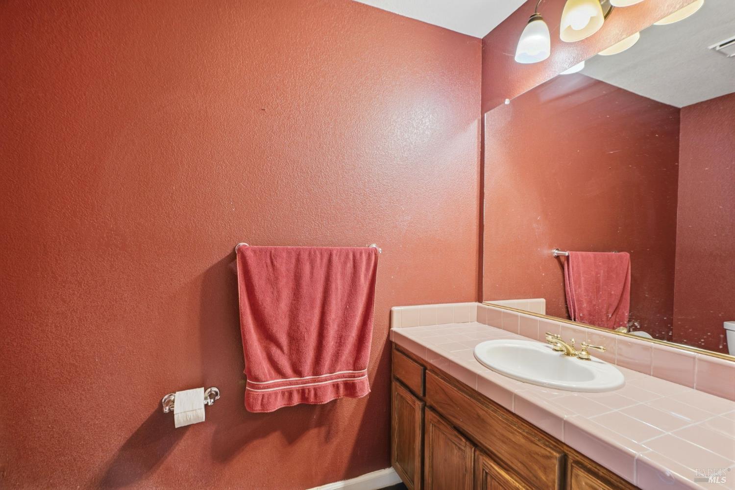 Detail Gallery Image 12 of 24 For 1731 Walnut Creek Dr, Santa Rosa,  CA 95403 - 4 Beds | 2/1 Baths