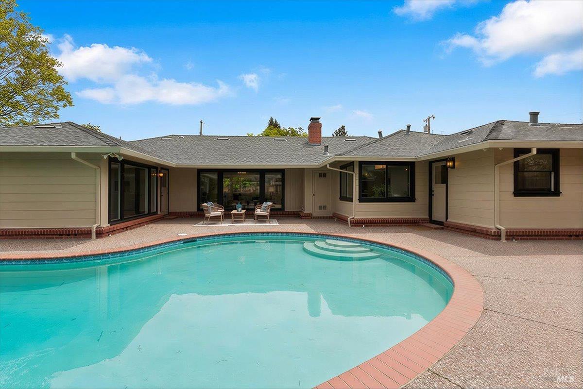 Detail Gallery Image 41 of 62 For 205 Alderbrook Dr, Santa Rosa,  CA 95405 - 3 Beds | 3 Baths