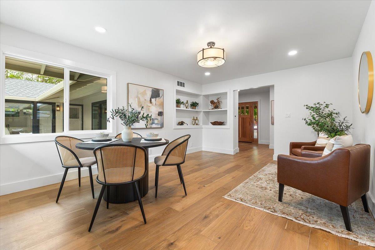 Detail Gallery Image 12 of 62 For 205 Alderbrook Dr, Santa Rosa,  CA 95405 - 3 Beds | 3 Baths