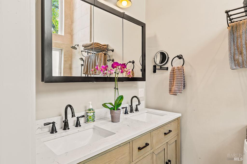 Detail Gallery Image 18 of 38 For 779 Joni Ct, Windsor,  CA 95492 - 4 Beds | 3 Baths