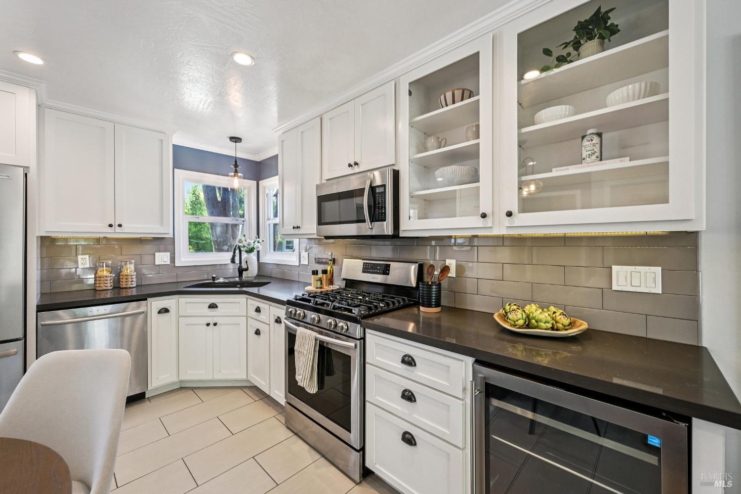 Detail Gallery Image 10 of 41 For 3045 Spring Creek Dr, Santa Rosa,  CA 95405 - 3 Beds | 1 Baths