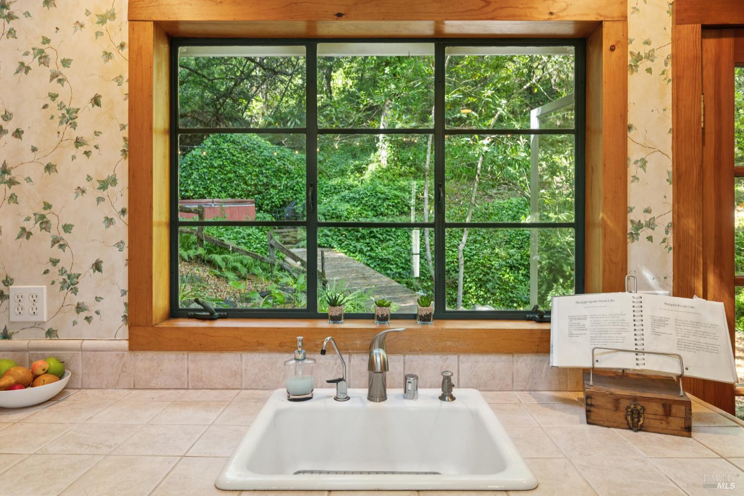 Detail Gallery Image 17 of 51 For 1311 W Dry Creek Rd, Healdsburg,  CA 95448 - 2 Beds | 1/1 Baths