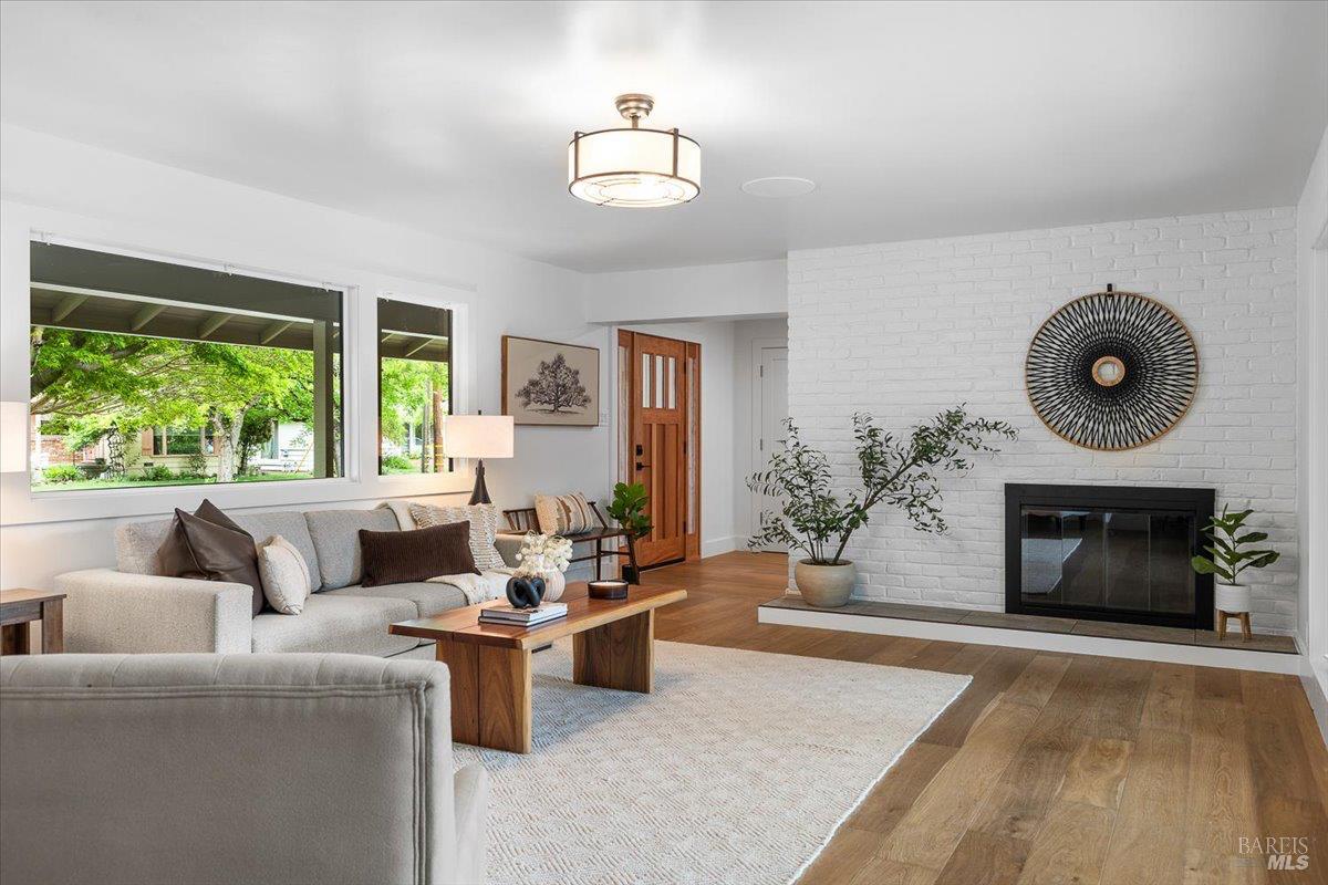 Detail Gallery Image 7 of 62 For 205 Alderbrook Dr, Santa Rosa,  CA 95405 - 3 Beds | 3 Baths