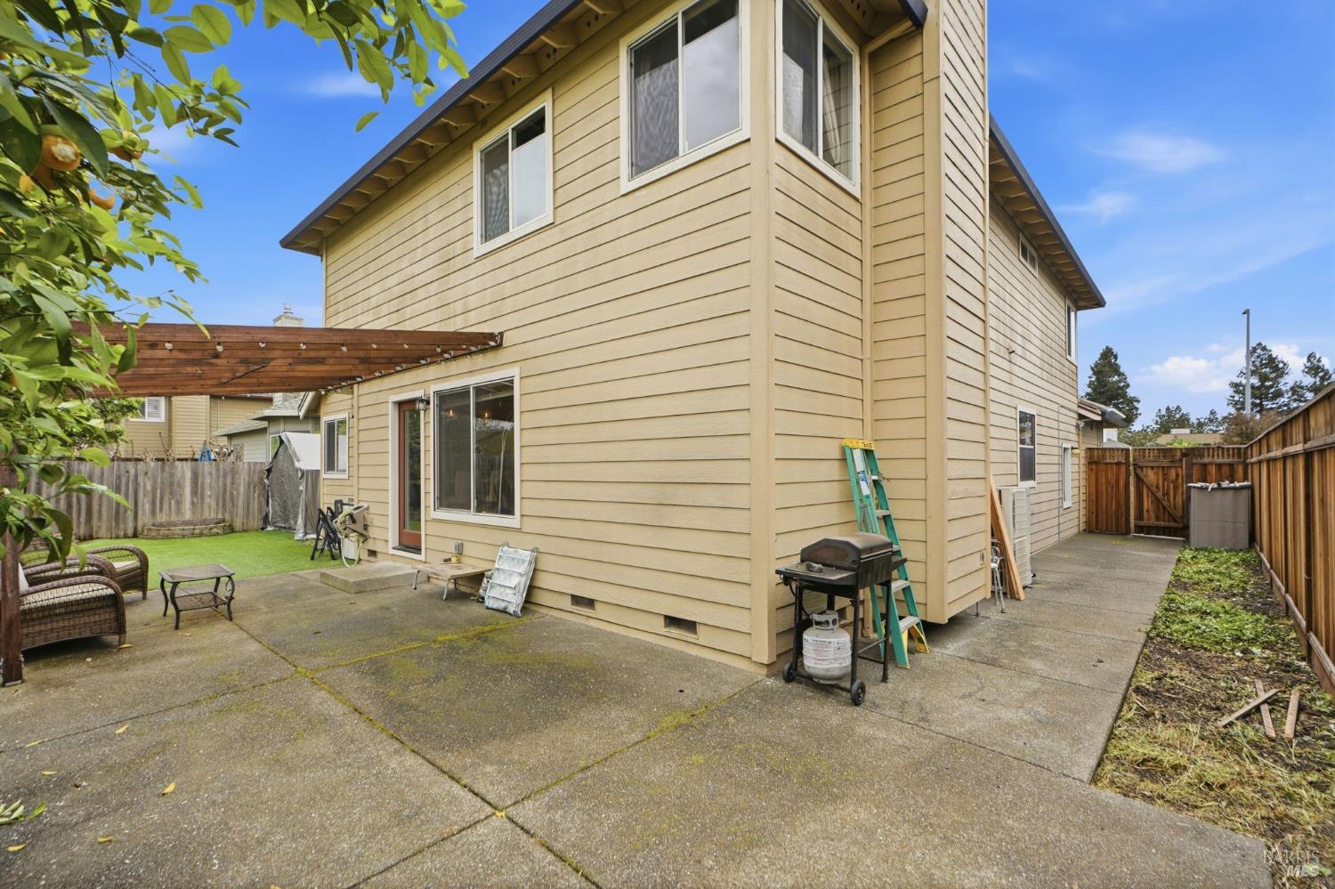 Detail Gallery Image 23 of 24 For 1731 Walnut Creek Dr, Santa Rosa,  CA 95403 - 4 Beds | 2/1 Baths