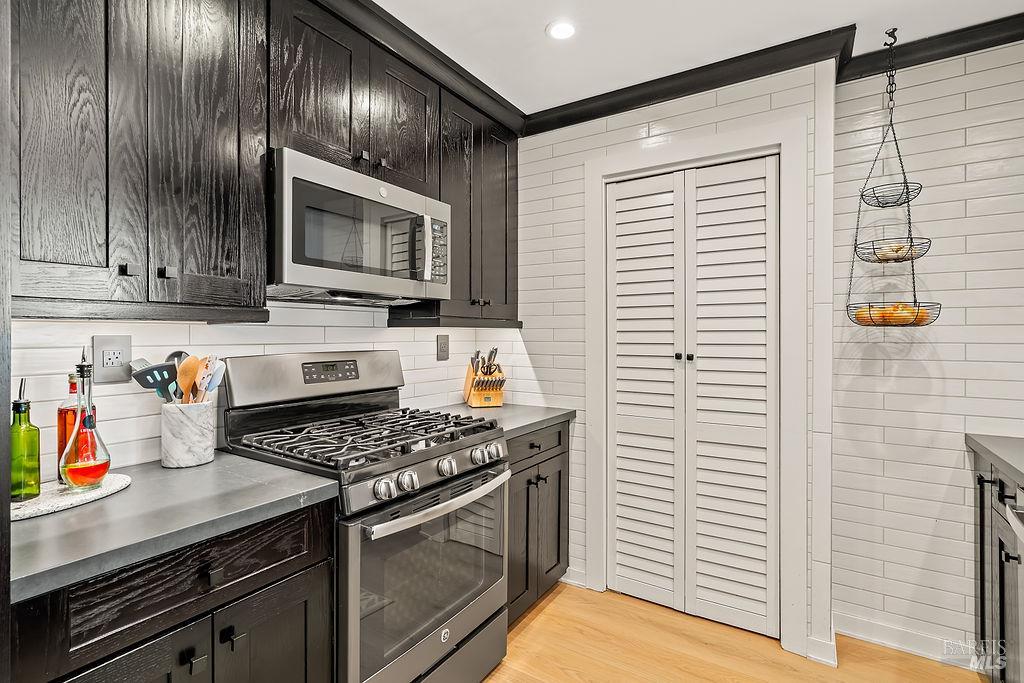 Detail Gallery Image 8 of 38 For 779 Joni Ct, Windsor,  CA 95492 - 4 Beds | 3 Baths