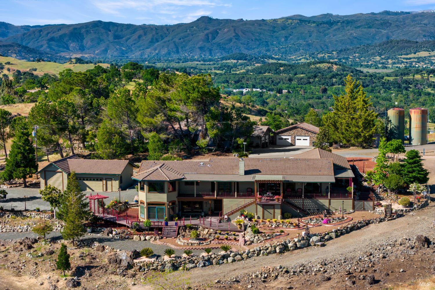 Detail Gallery Image 2 of 99 For 425 Lake Vista Dr, Lakeport,  CA 95453 - 3 Beds | 3/2 Baths