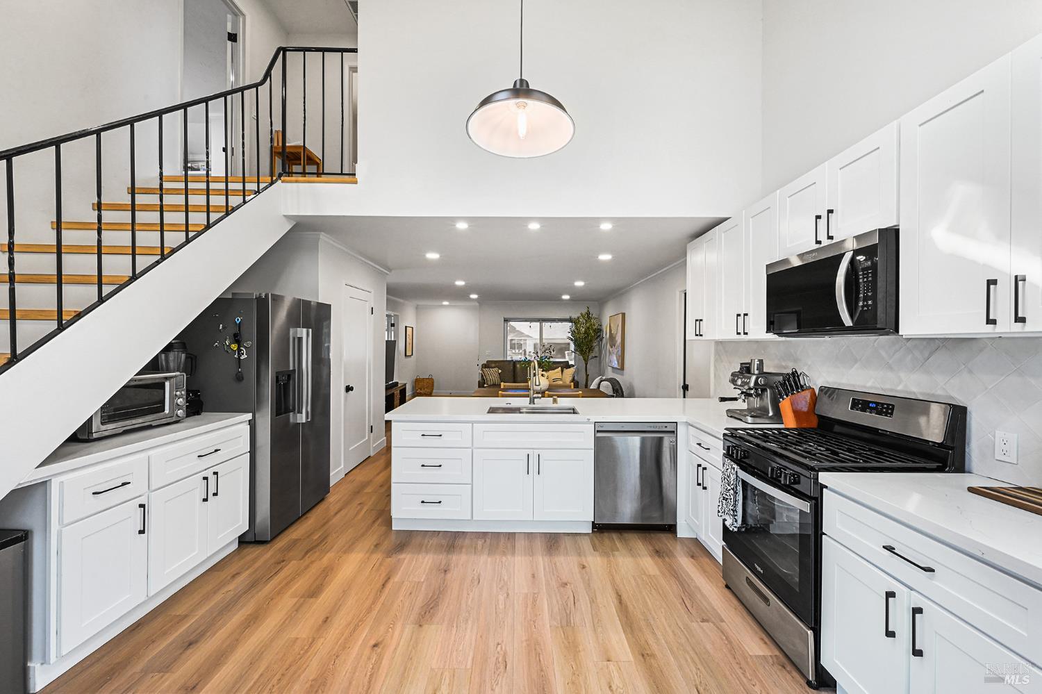 Detail Gallery Image 15 of 45 For 855 Garden Ct, Petaluma,  CA 94954 - 4 Beds | 2 Baths