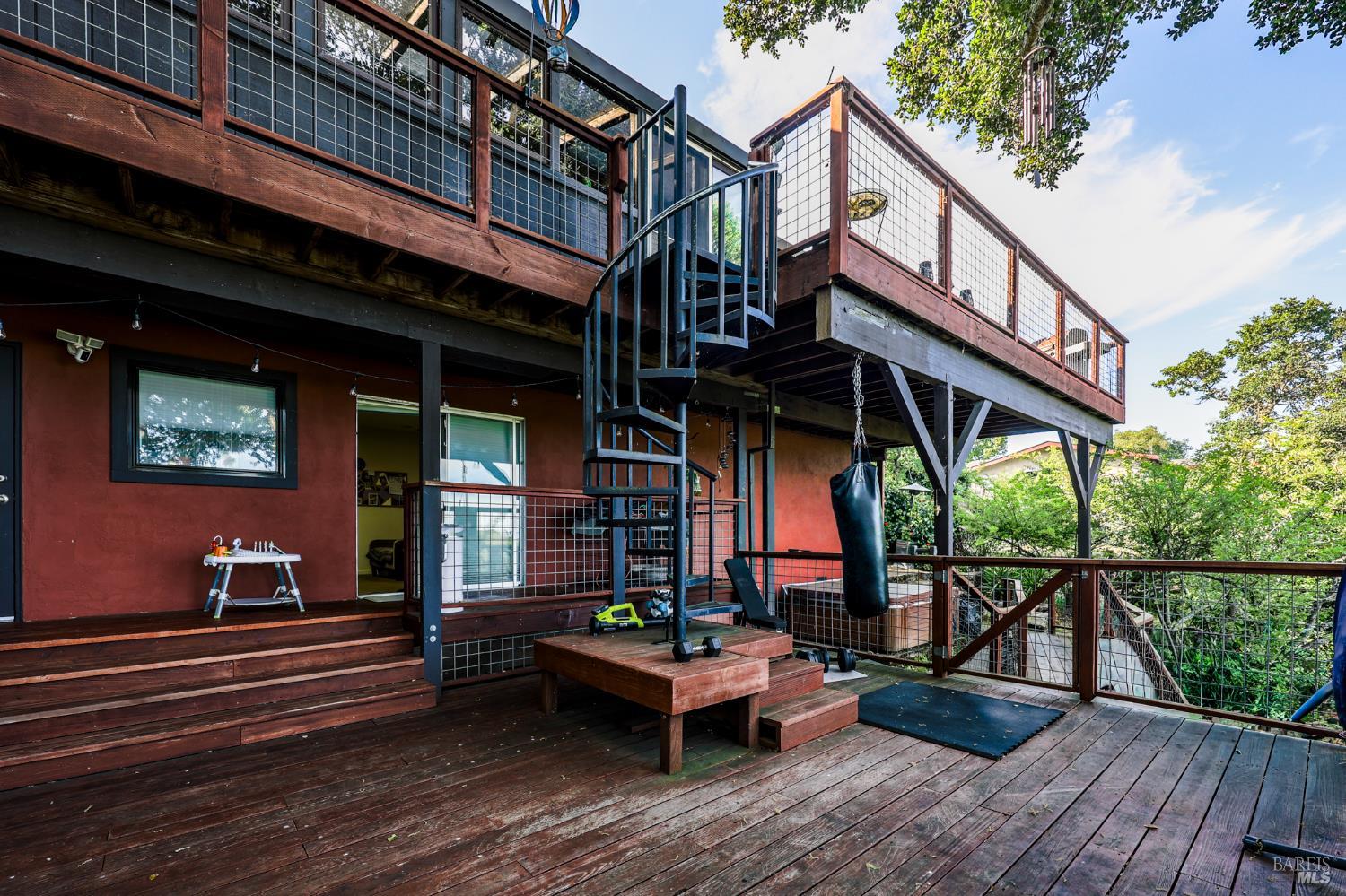 Detail Gallery Image 4 of 28 For 11 Green Point Ln, Novato,  CA 94945 - 5 Beds | 3 Baths