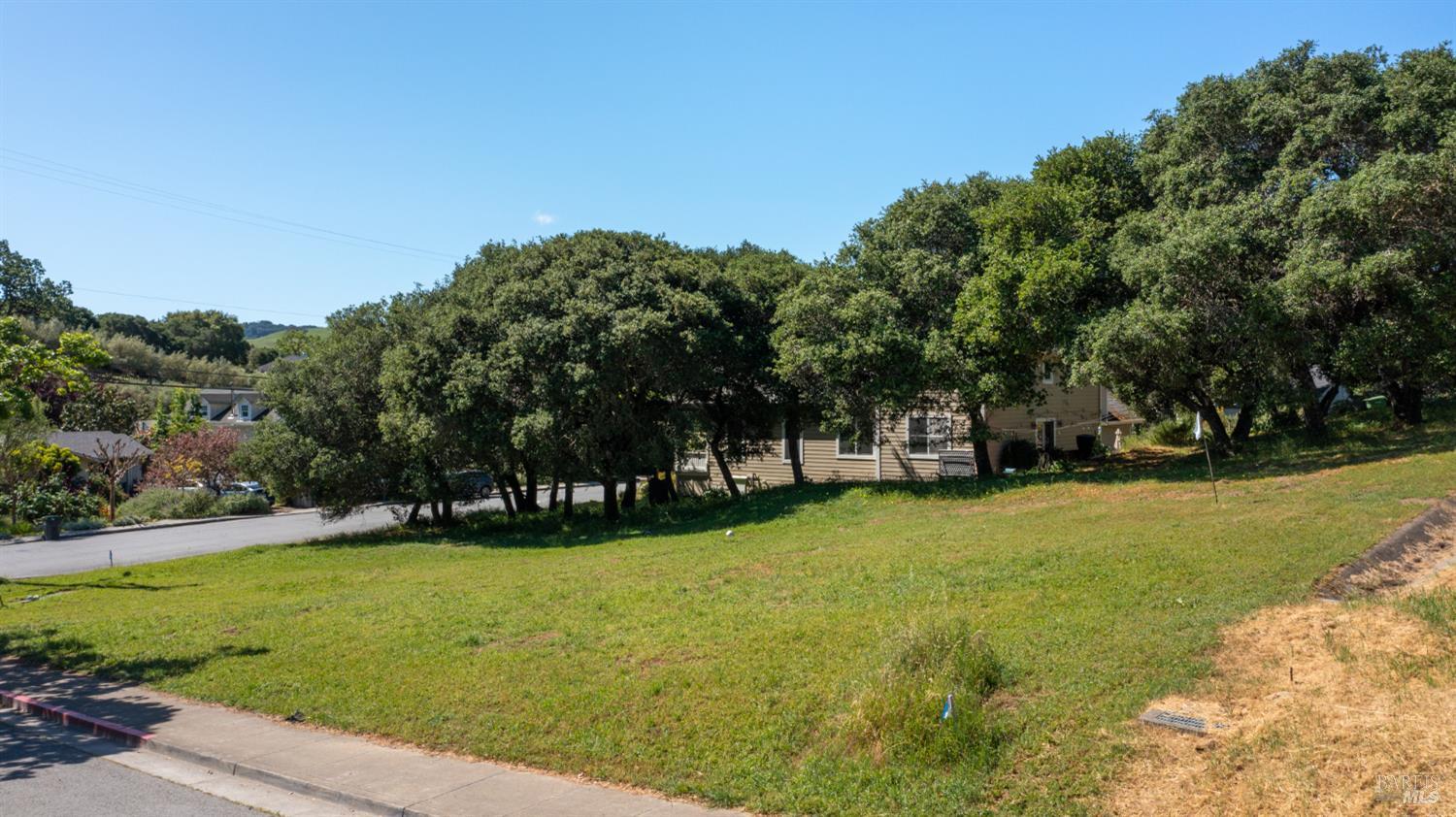 Detail Gallery Image 2 of 18 For 156 Grant Ct, Petaluma,  CA 94952 - – Beds | – Baths