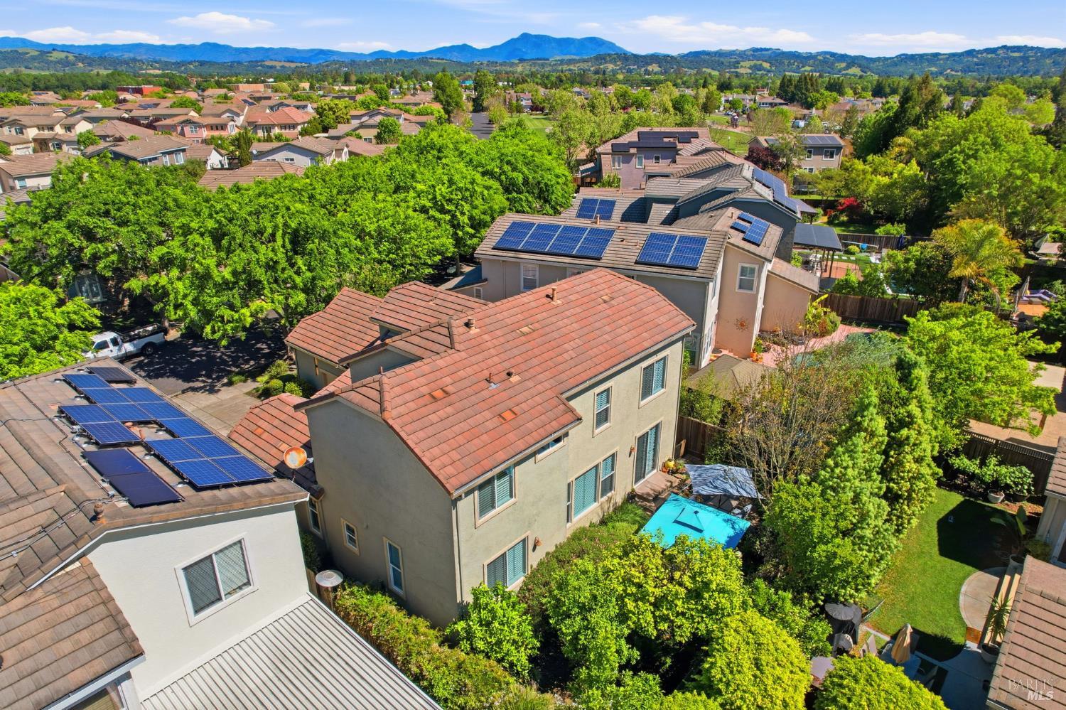 Detail Gallery Image 42 of 48 For 925 Pinot Noir Way, Windsor,  CA 95492 - 4 Beds | 3 Baths