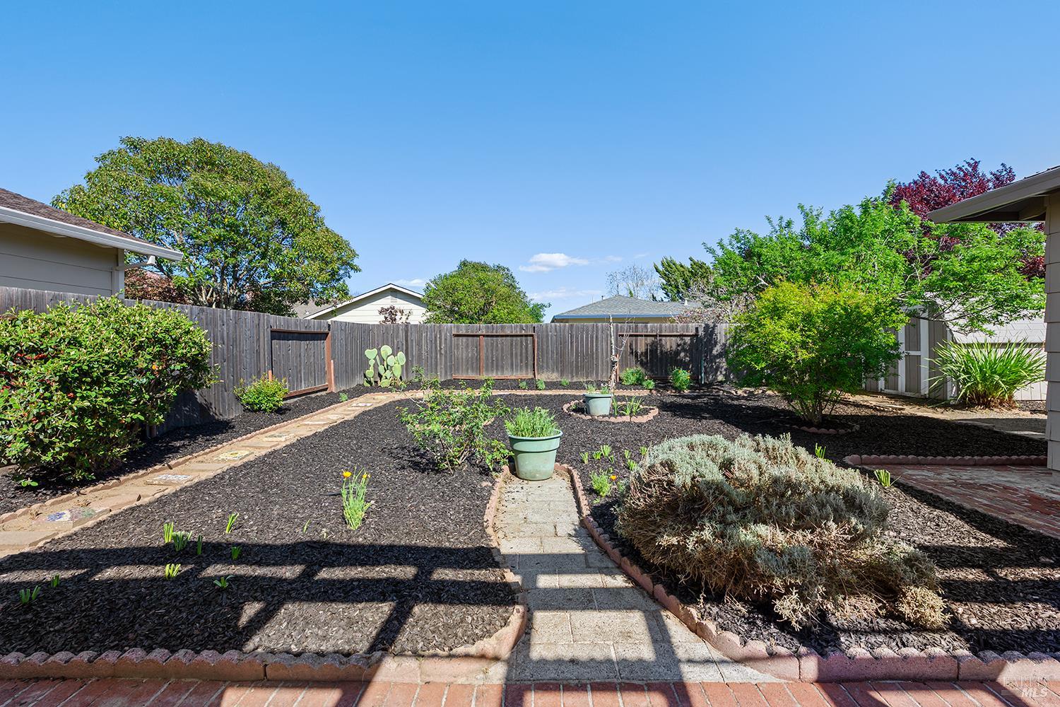 Detail Gallery Image 28 of 31 For 429 Eileen Dr, Sebastopol,  CA 95472 - 3 Beds | 2 Baths