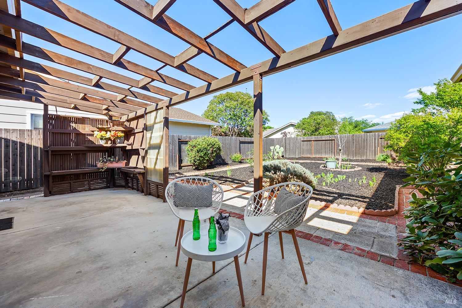 Detail Gallery Image 26 of 31 For 429 Eileen Dr, Sebastopol,  CA 95472 - 3 Beds | 2 Baths