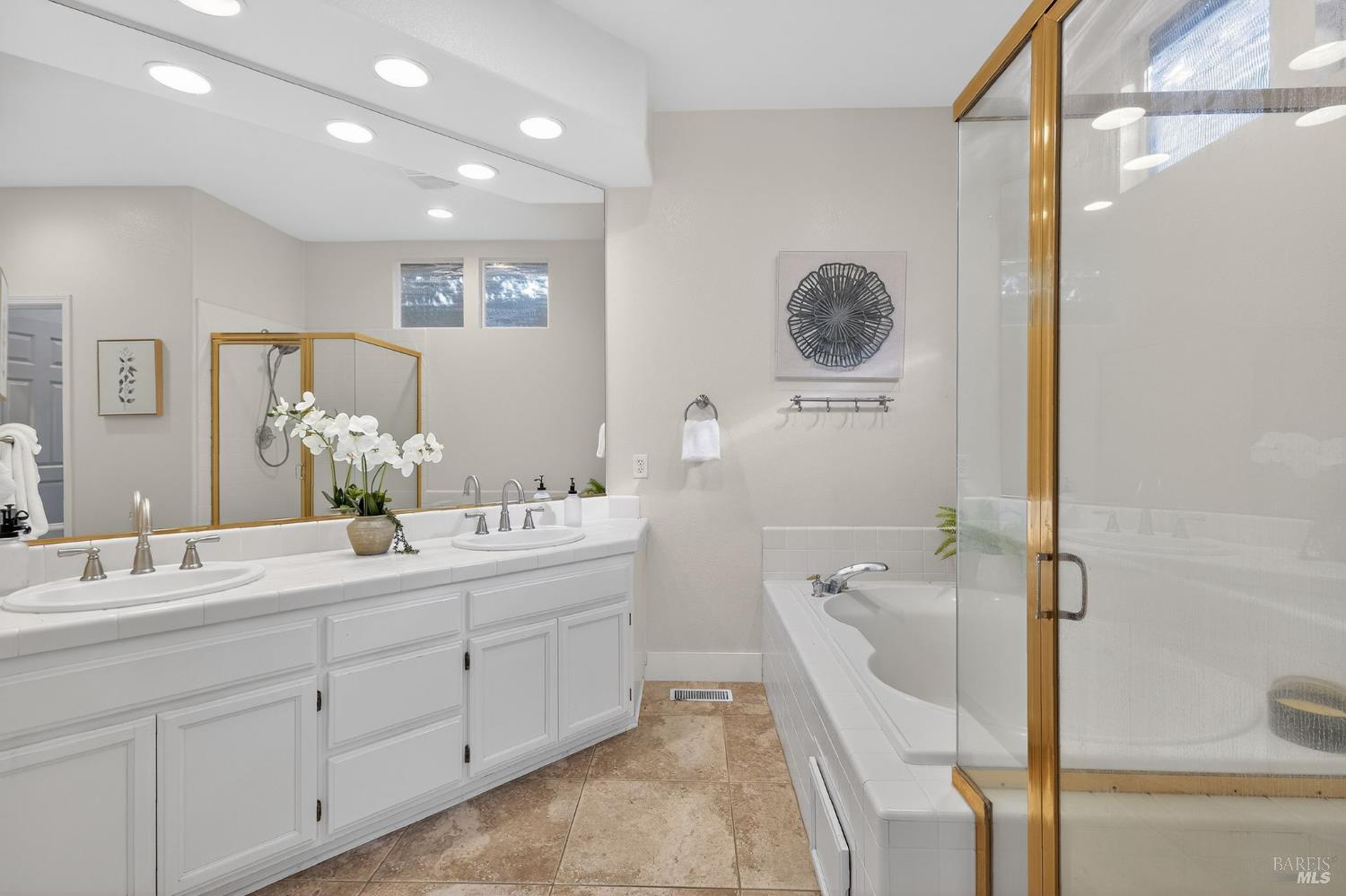 Detail Gallery Image 17 of 28 For 10 Makena Ct, Petaluma,  CA 94954 - 4 Beds | 3 Baths