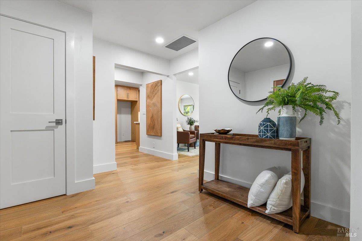 Detail Gallery Image 5 of 62 For 205 Alderbrook Dr, Santa Rosa,  CA 95405 - 3 Beds | 3 Baths