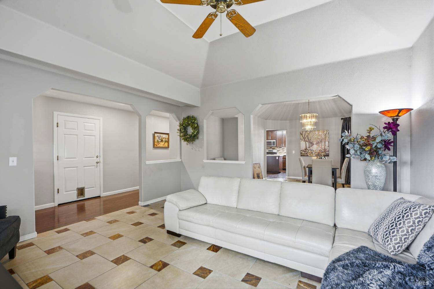 Detail Gallery Image 6 of 24 For 1731 Walnut Creek Dr, Santa Rosa,  CA 95403 - 4 Beds | 2/1 Baths