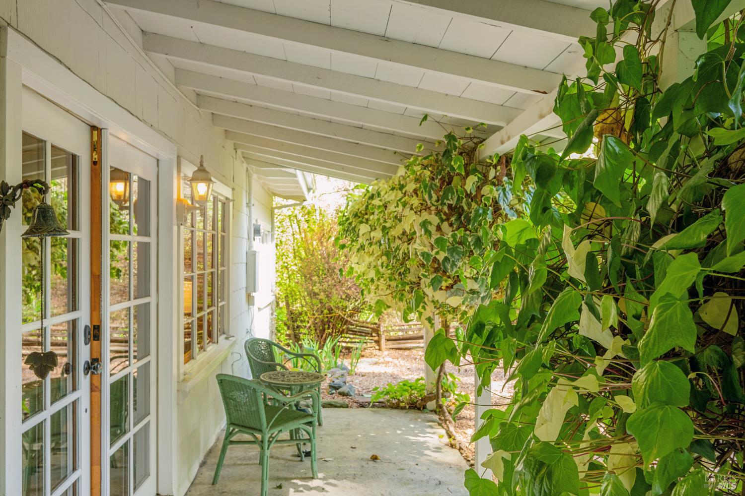 Detail Gallery Image 5 of 51 For 1311 W Dry Creek Rd, Healdsburg,  CA 95448 - 2 Beds | 1/1 Baths