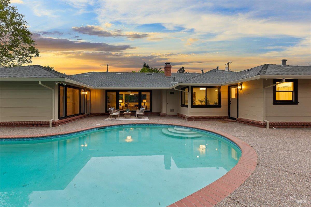 Detail Gallery Image 49 of 62 For 205 Alderbrook Dr, Santa Rosa,  CA 95405 - 3 Beds | 3 Baths