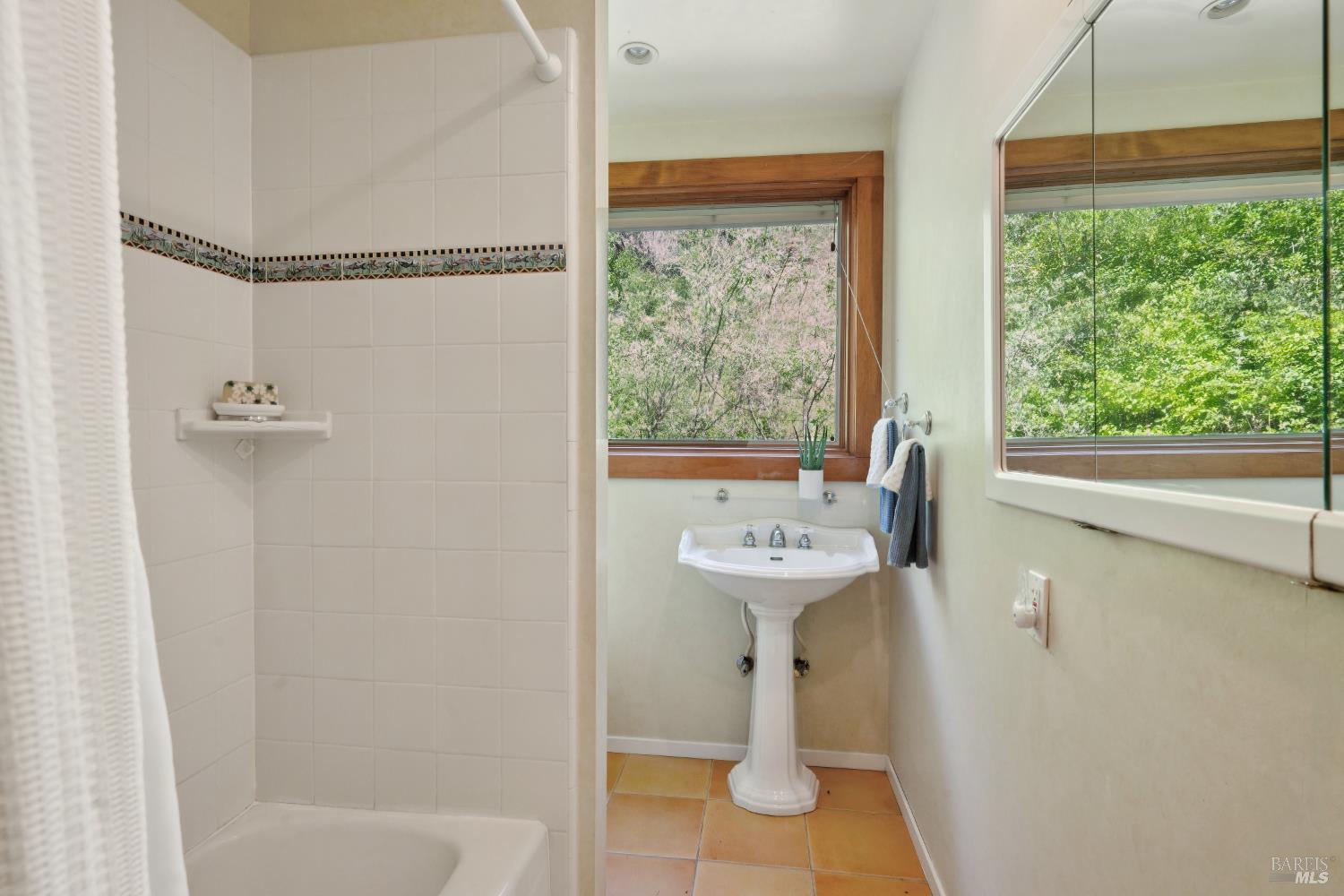 Detail Gallery Image 26 of 51 For 1311 W Dry Creek Rd, Healdsburg,  CA 95448 - 2 Beds | 1/1 Baths