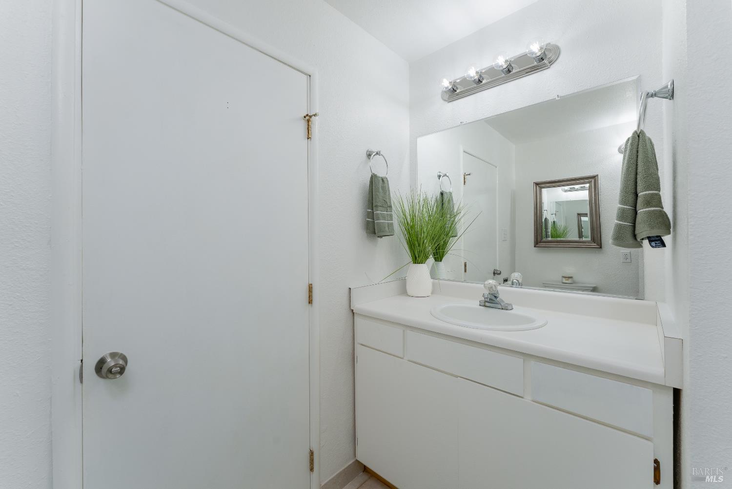 Detail Gallery Image 11 of 16 For 1803 S Dora St, Ukiah,  CA 95482 - 3 Beds | 1 Baths