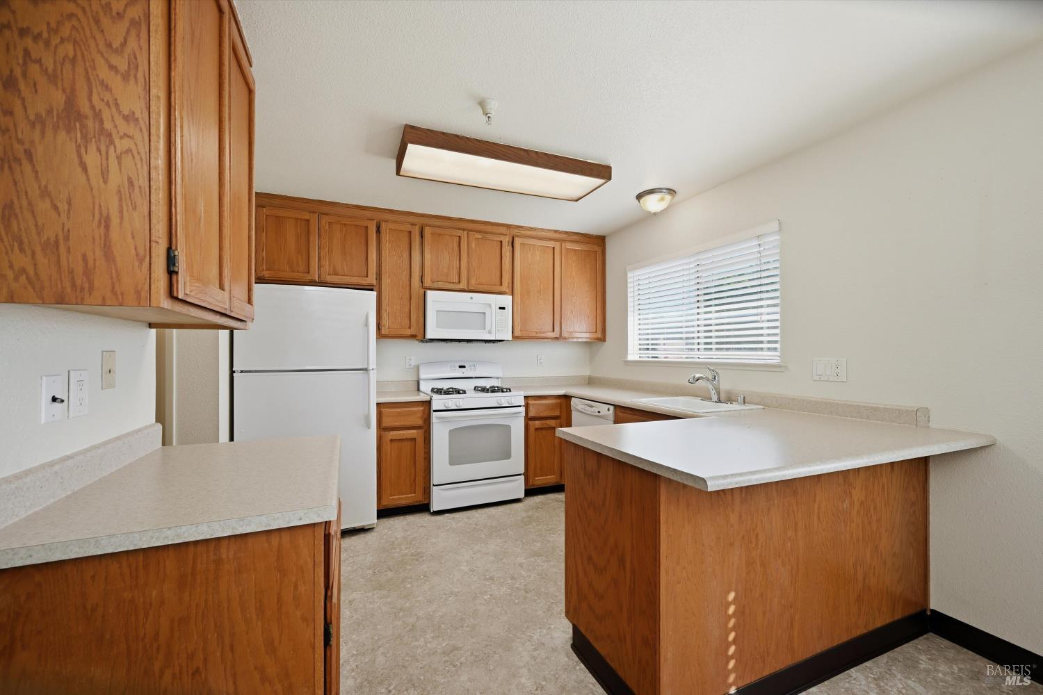 Detail Gallery Image 9 of 26 For 786 William Ct, Napa,  CA 94558 - 2 Beds | 2 Baths