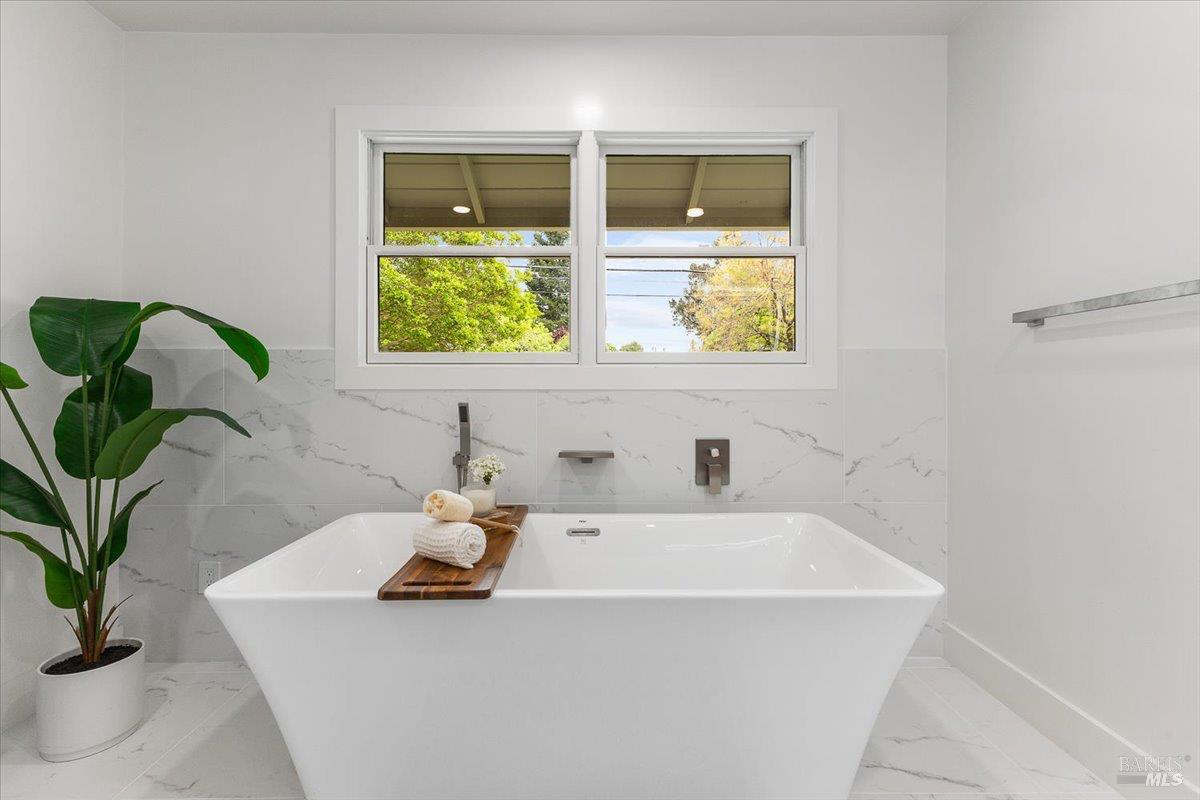 Detail Gallery Image 28 of 62 For 205 Alderbrook Dr, Santa Rosa,  CA 95405 - 3 Beds | 3 Baths