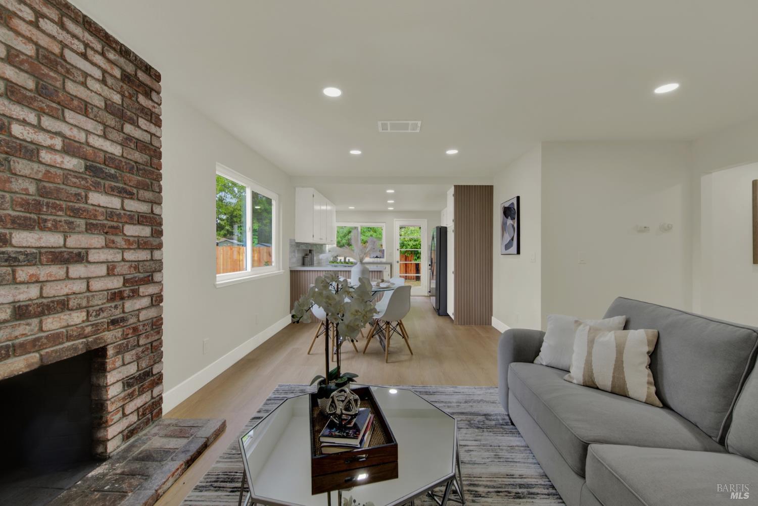 Detail Gallery Image 12 of 64 For 413 Violet Ct, Fairfield,  CA 94533 - 4 Beds | 2 Baths